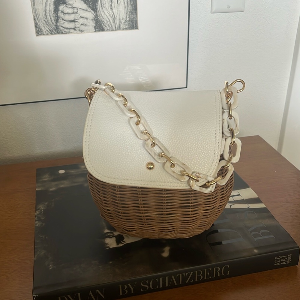 Tommy Bahama Wicker Bucket Bag Excellent condition!